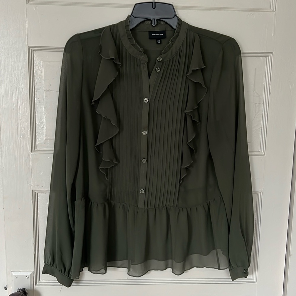 Who what wear brand. Size XS. Green sheer